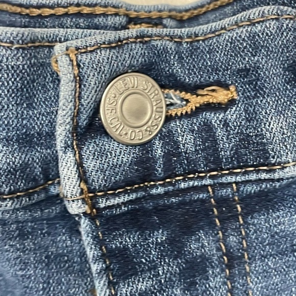 levi's Mid Length Rolled Cuff Denim Shorts, 5 Pocket, Medium Wash, 29 - Picture 6 of 8